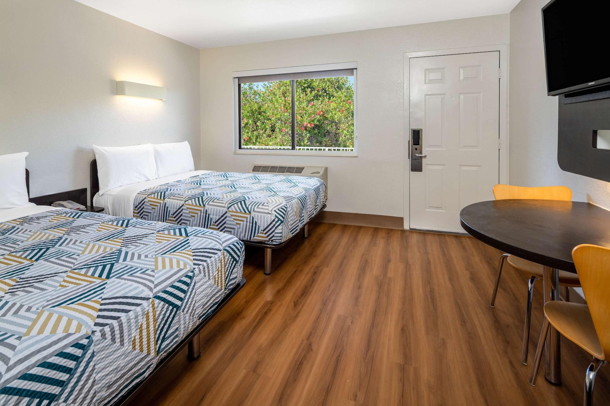 Motel 6-Santa Barbara, Ca - State Street Exterior photo